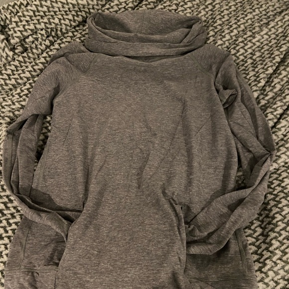 Lululemon long sleeve - Picture 4 of 4